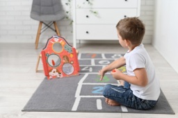 Table Throwing game farm